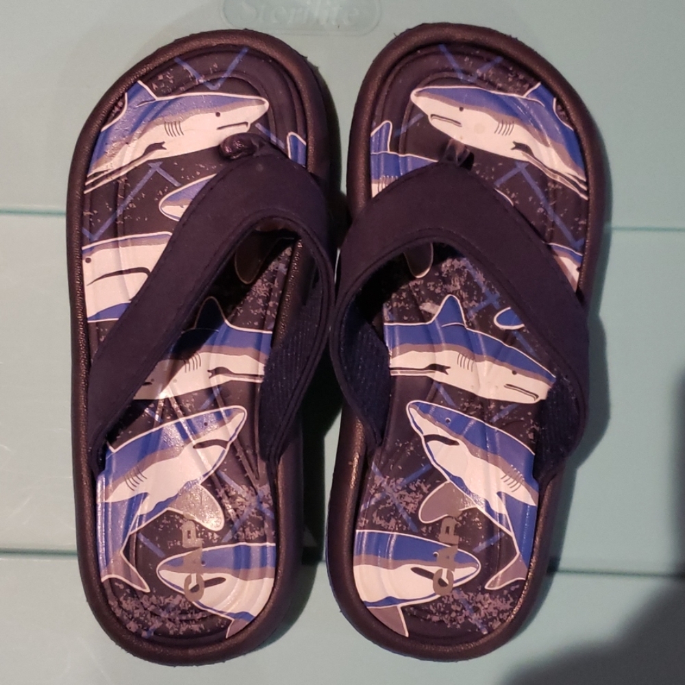 Boys 10new blue shark slippers sandals flip flops